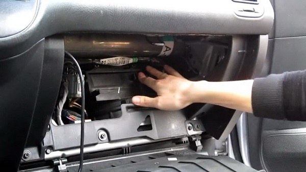 Kiểm tra hệ thống dàn lạnh điều hòa trên xe ô tô