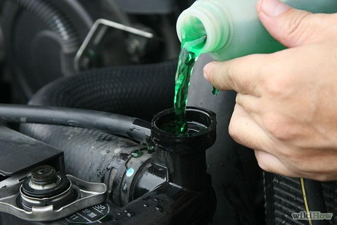 Kiểm tra dung dịch nước làm mát trên xe ô tô