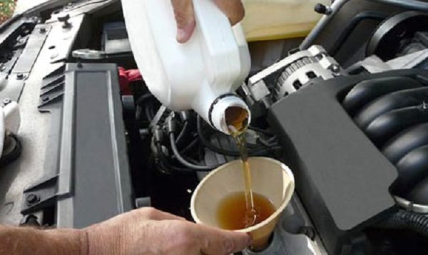 Thay lọc dầu xe ô tô